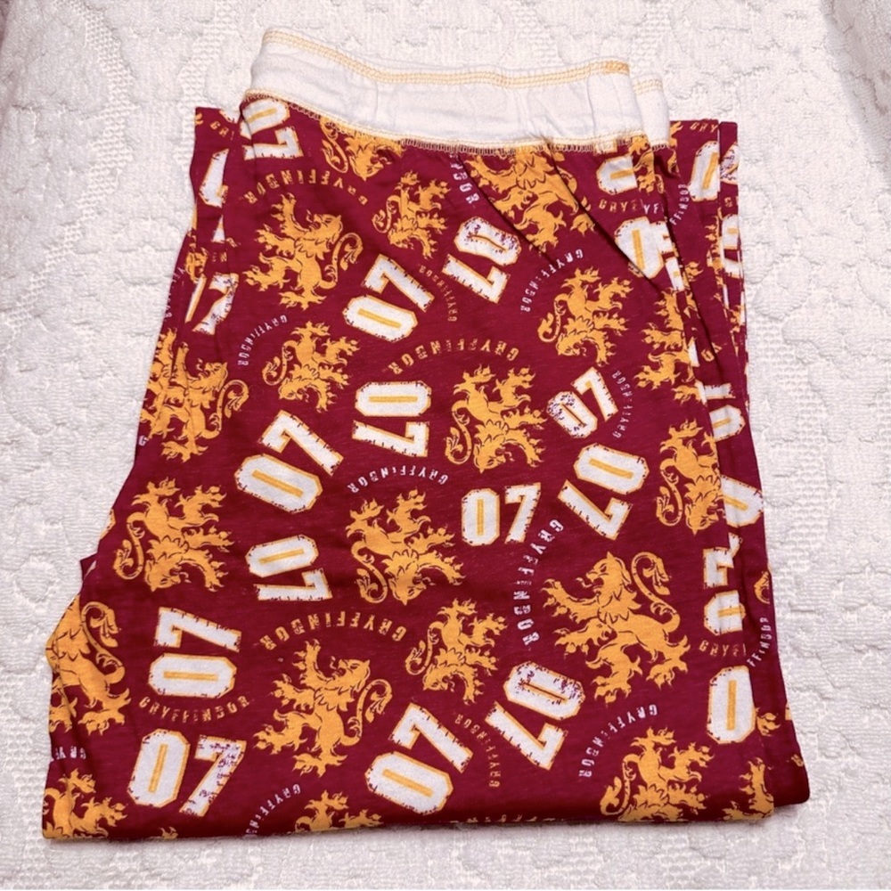 Warner Brothers | PJ Bottom | Gryffindor